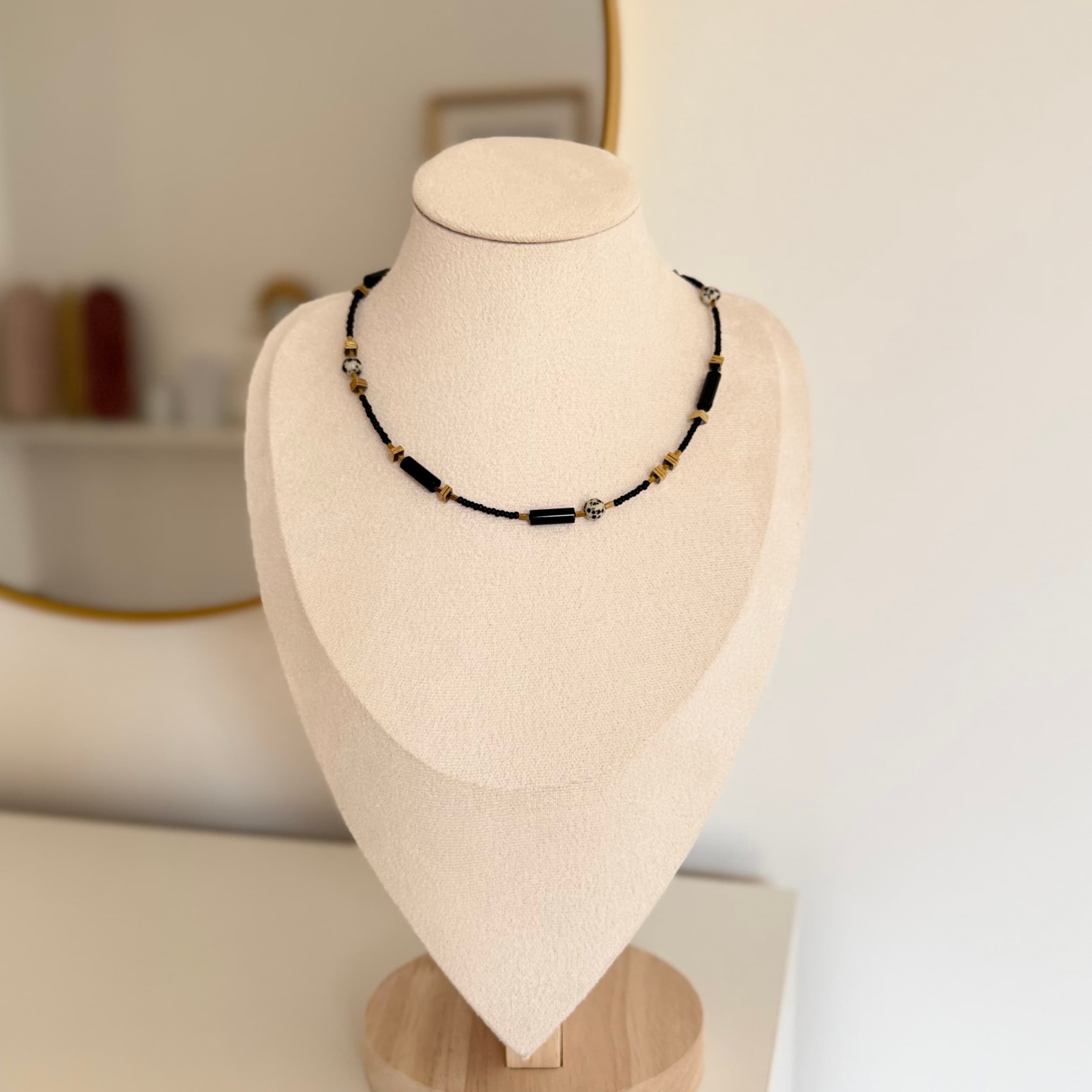 Ogrlica od crnog oniksa i jaspisa