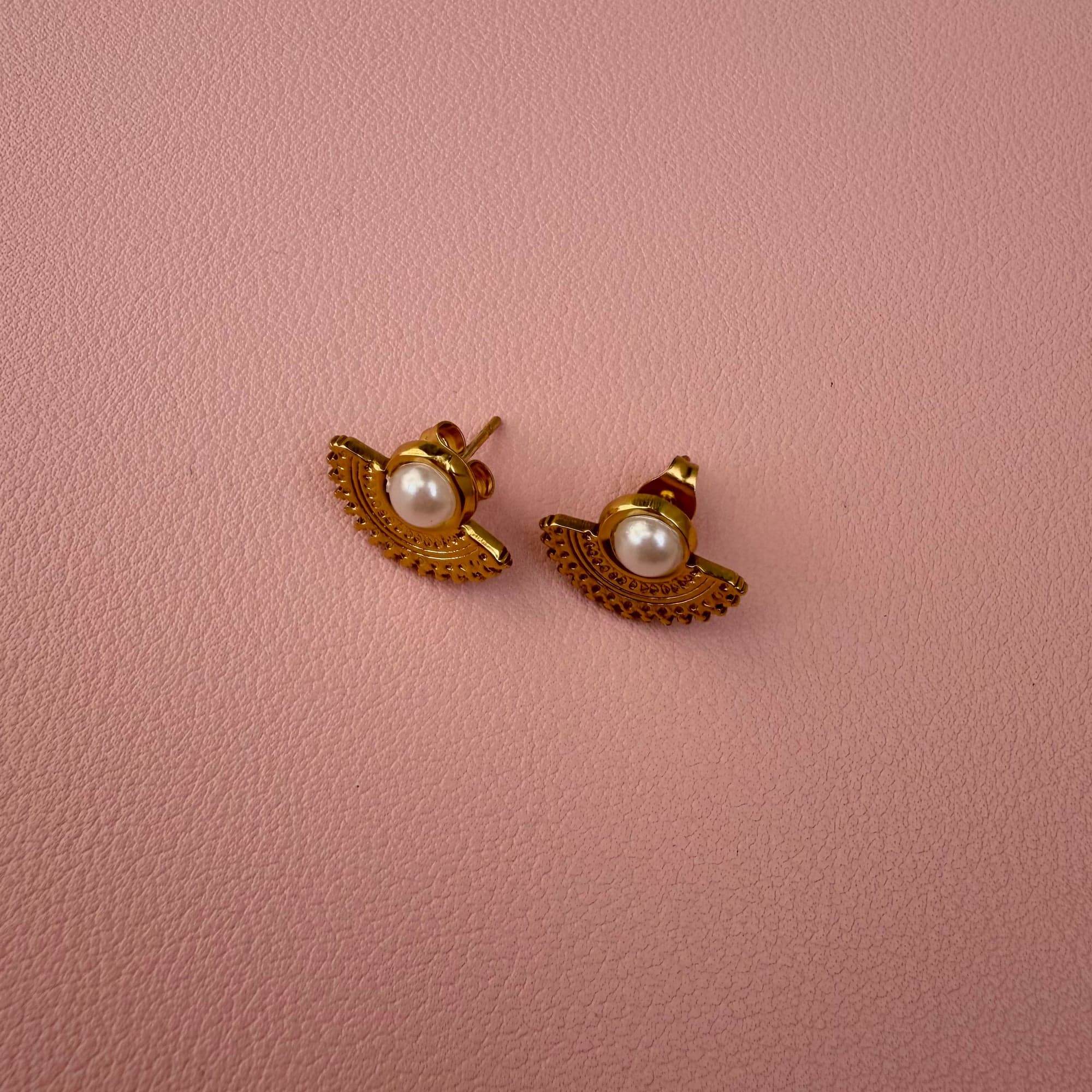 Zlatne minđuše na šraf sa biserom